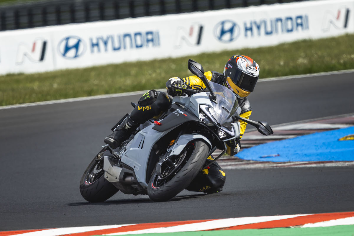 CFMOTO 675SR-R Supersport