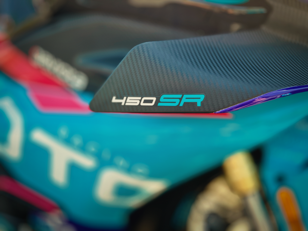 450SR v barvách teamu Aspar.