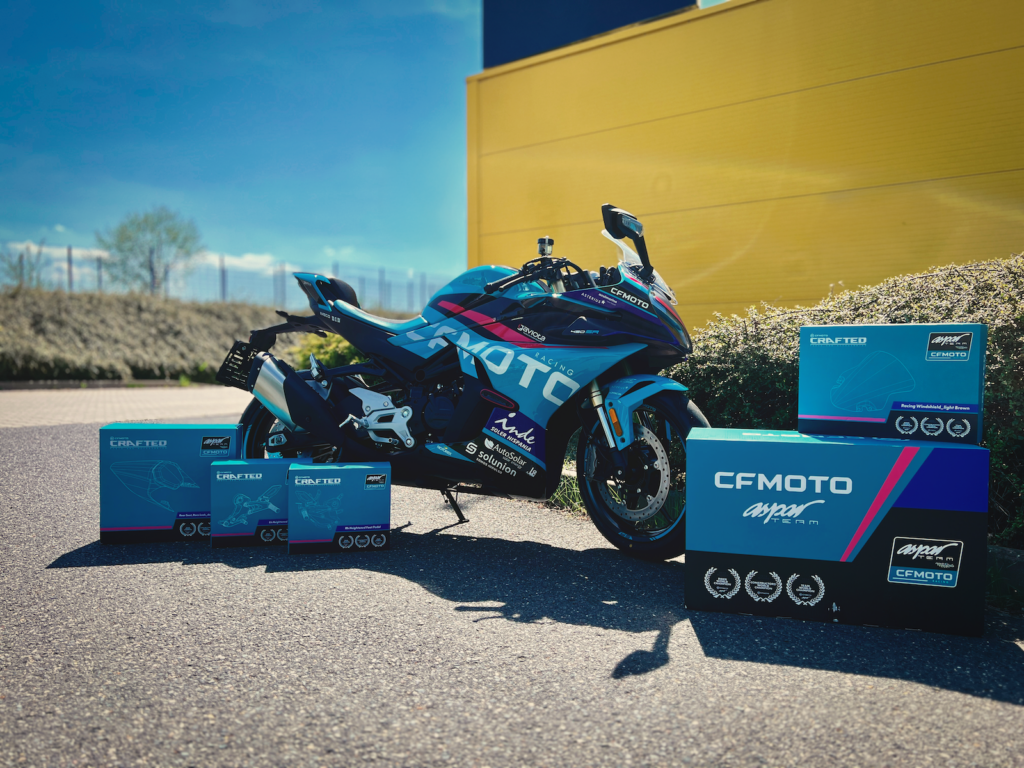 CFMOTO 450SR z limitované edice Champion edition v barvách teamu Aspar.