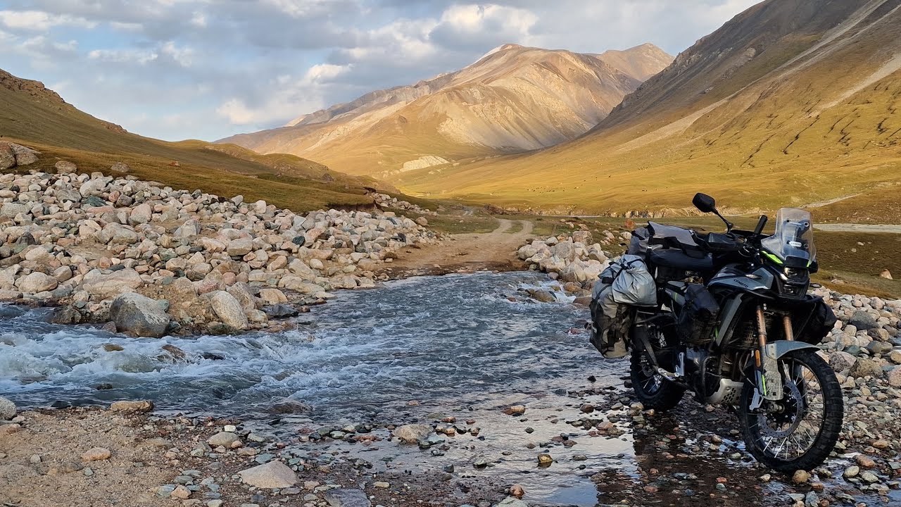 CFMOTO 450MT centrální asií