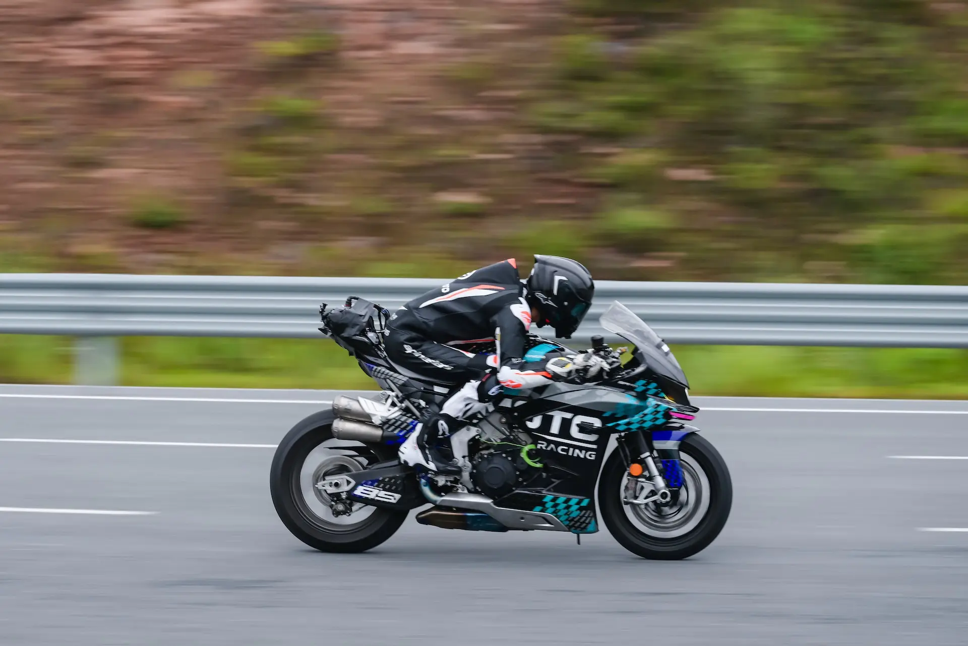 CFMOTO 1000V4