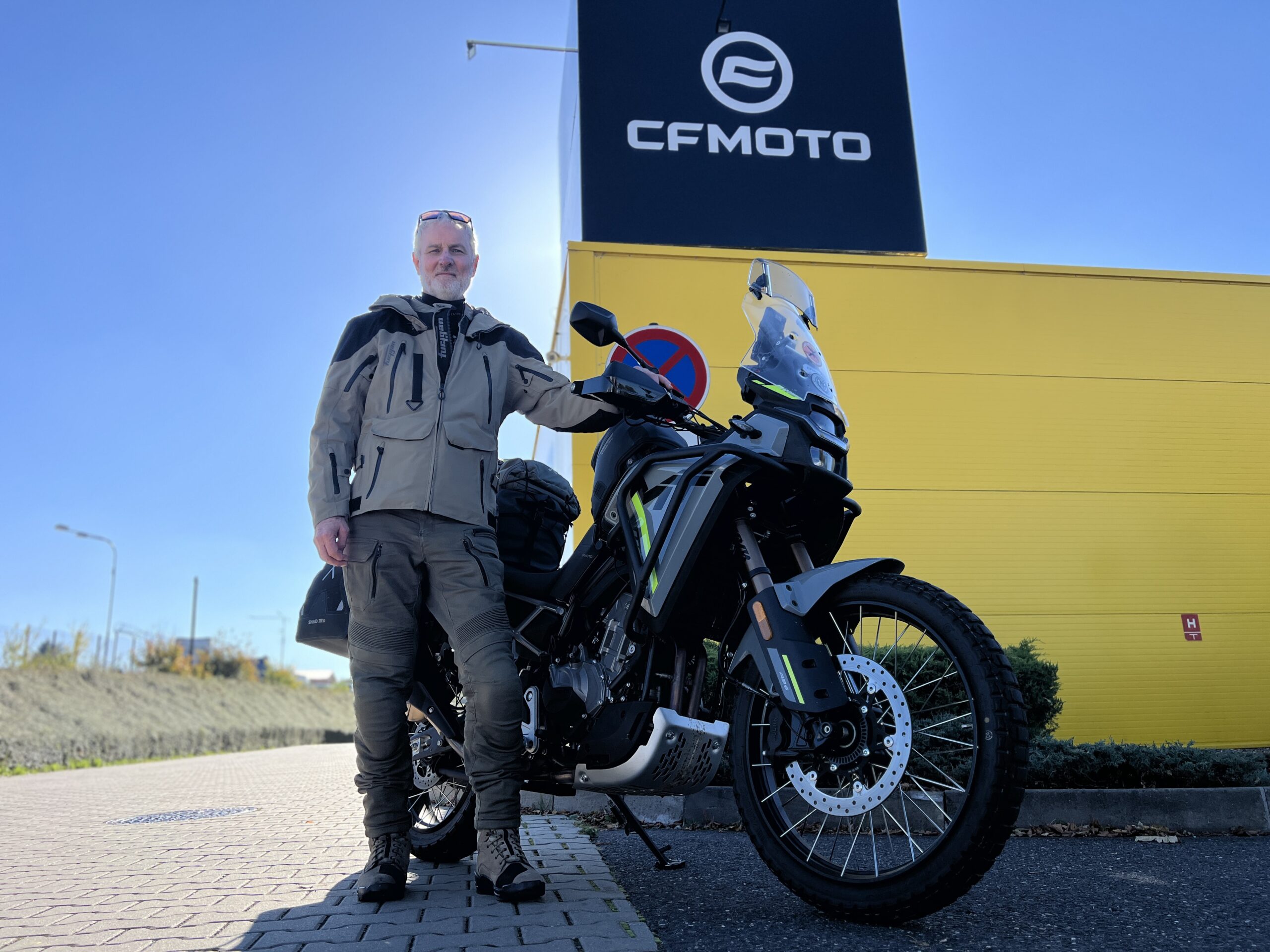 Ambasador CFMOTO Petr Fryč vyráží na osmiměsíční cestu kolem Afriky. Na téměř sériové CFMOTO 450MT projede Tunisko, Maroko i Atlas.